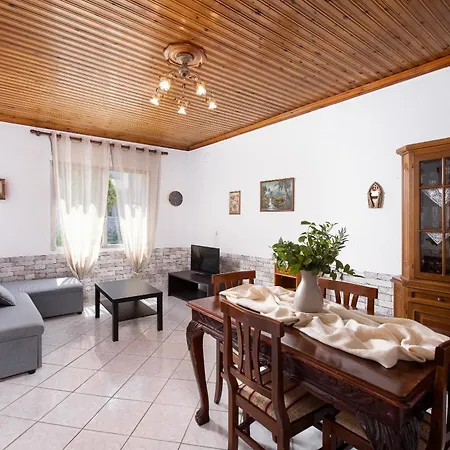 Michael&marika's Traditional House