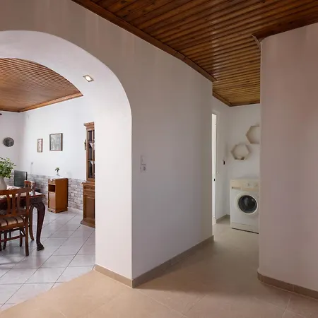 Michael&marika's Traditional House Daire *