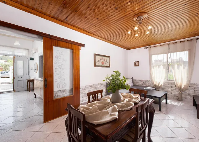 Michael&marika's Traditional House דירה