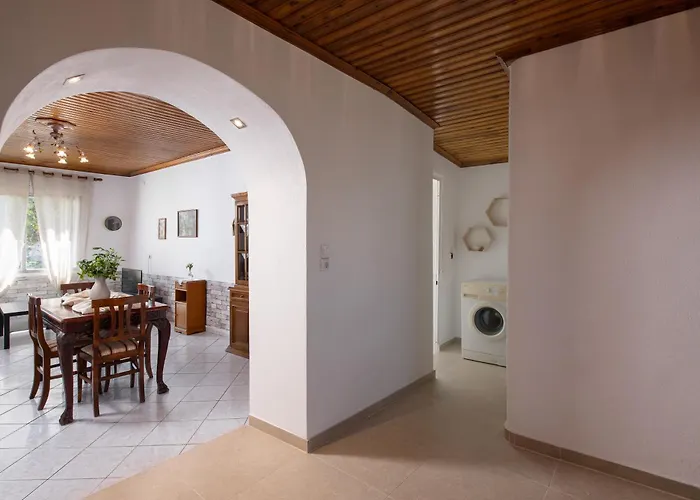 Michael&marika's Traditional House דירה *