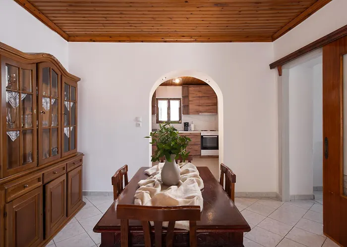 Michael&marika's Traditional House דירה לימנריה