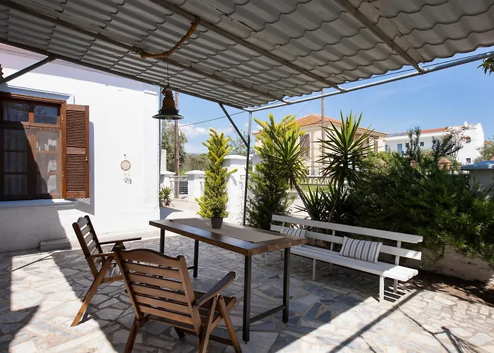 Michael&marika's Traditional House לימנריה