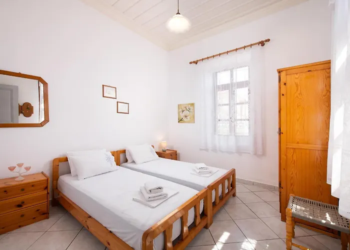 Michael&marika's Traditional House דירה