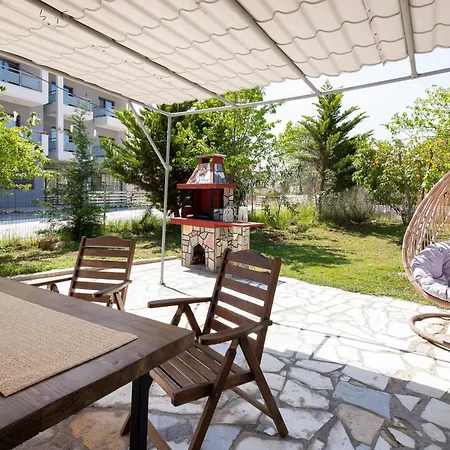 דירה Michael&marika's Traditional House לימנריה